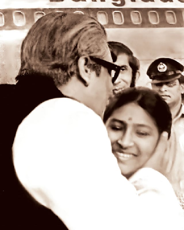 আব্বার সঙ্গে শেখ রেহানা