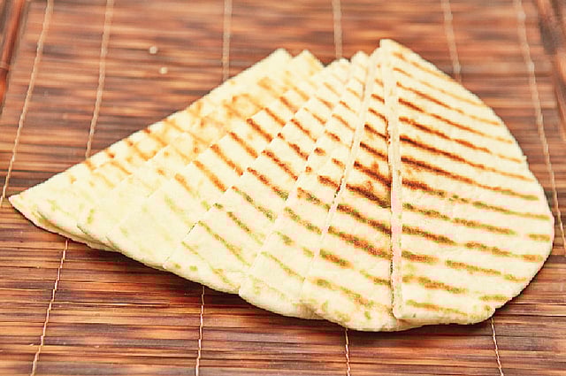 গ্রিলড ফ্ল্যাট ব্রেড