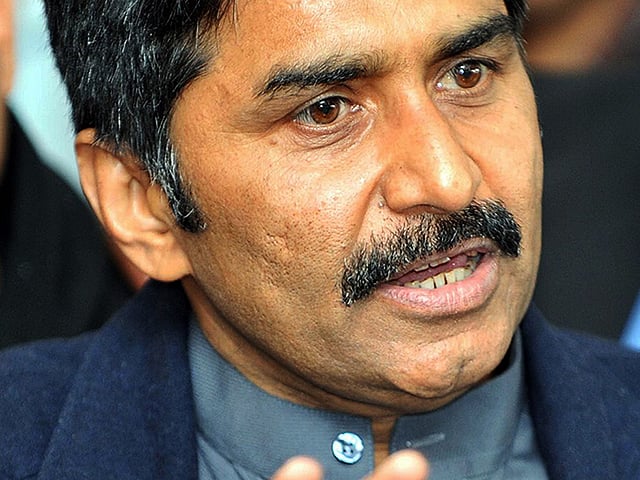 ভারতের কঠোর সমালোচনায় মিয়াঁদাদ। ছবি: এএফপি