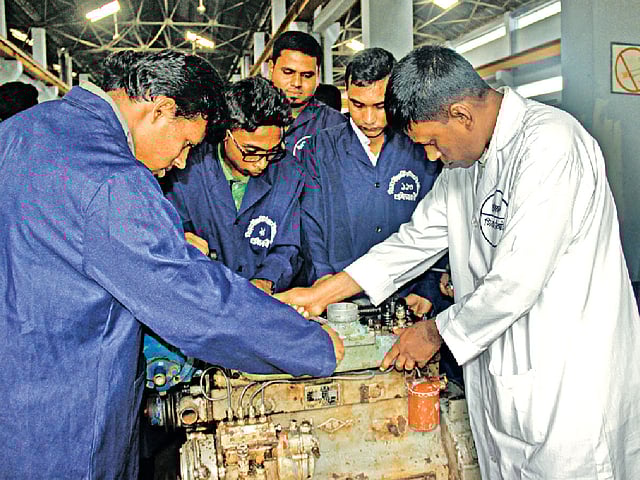 স্বল্প শিক্ষিত ছেলেমেয়েদের কারিগরি প্রশিক্ষণের মাধ্যমে দক্ষ জনবল ও সনদ অর্জনের সুযোগ করে দিয়েছে স্টেপ l ছবি: সৌজন্যে