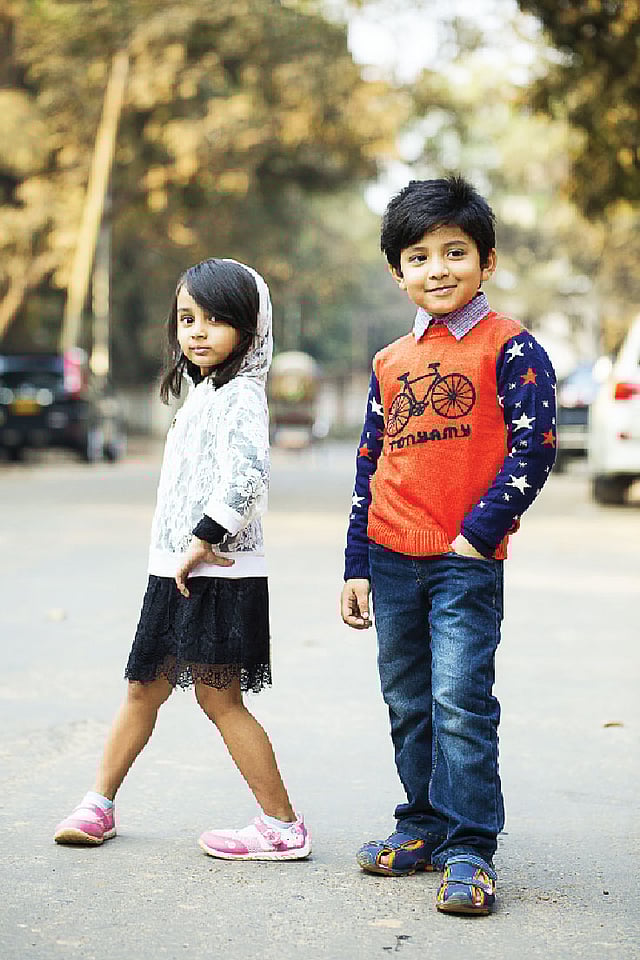 হালকা শীতে পরবার উপযোগী পোশাকও আছে শিশুদের জন্য