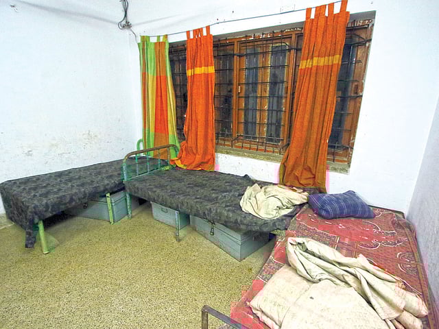 অমনোযোগী শিশুদের আবাসিক স্কুল মাতৃছায়া। স্কুলের আবাসিক কক্ষগুলো স্যাঁতসেঁতে, দুর্গন্ধ ও অন্ধকারাচ্ছন্ন l প্রথম আলো