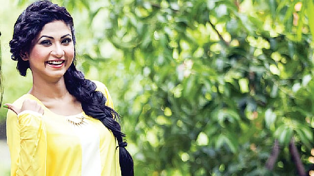 ত্বকের সুরক্ষায় যত্ন নিন এখন থেকে। মডেল: স্পর্শিয়া, ছবি: প্রথম অালো