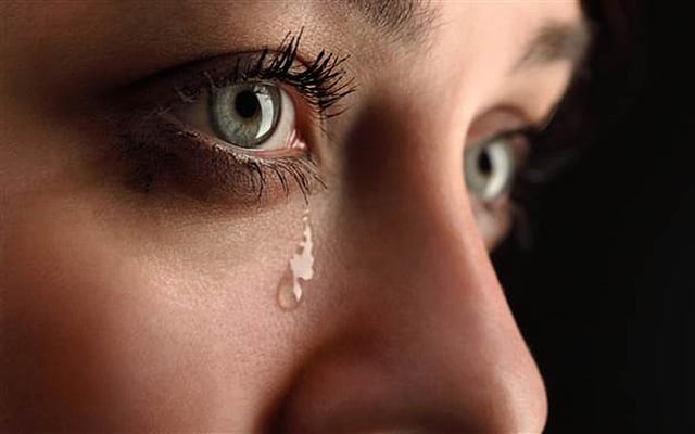 কান্নার সুফল বের করতে পারেননি গবেষকেরা।