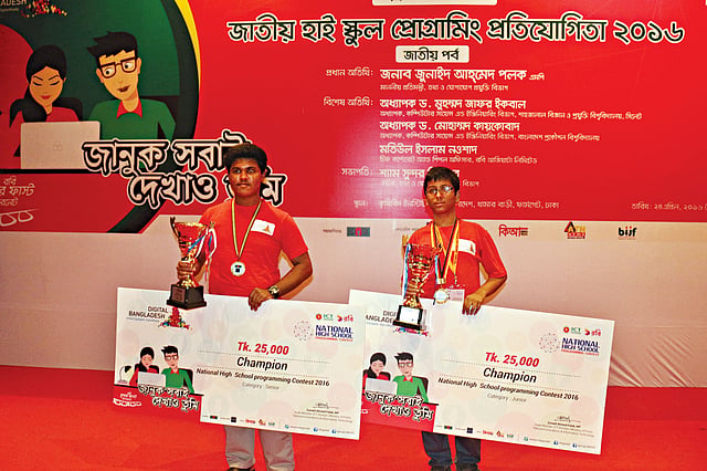 সিনিয়র ও জুনিয়র দুই বিভাগের দুই চ্যাম্পিয়ন আসিফ জাওয়াদ ও রুহান হাবিব