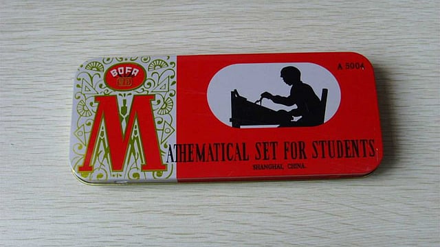 টিনের জ্যামিতি বক্স