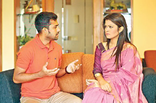 ভুল হলে ভুল স্বীকার করলে ক্ষতি কি! মডেল: কারার ও এলভিন। ছবি: অধুনা