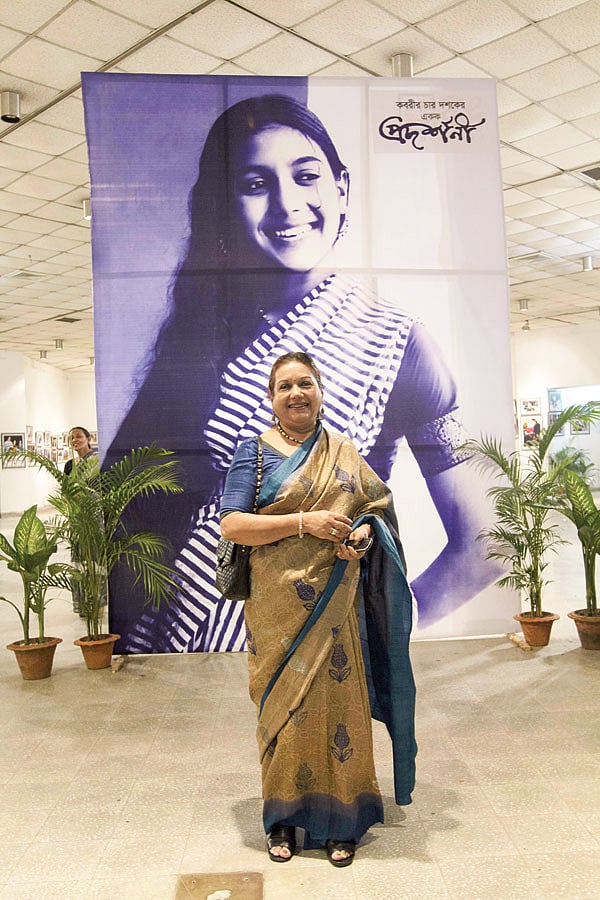 ২০১৩ সালে জাতীয় জাদুঘরে আয়োজিত ‘কবরীর চার দশকের একক প্রদর্শনী’তে। ছবি: প্রথম আলো