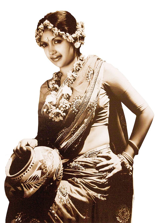 কবরী তখন। ছবি: ‘কবরীর চার দশকের একক প্রদর্শনী’ থেকে সংগৃহীত