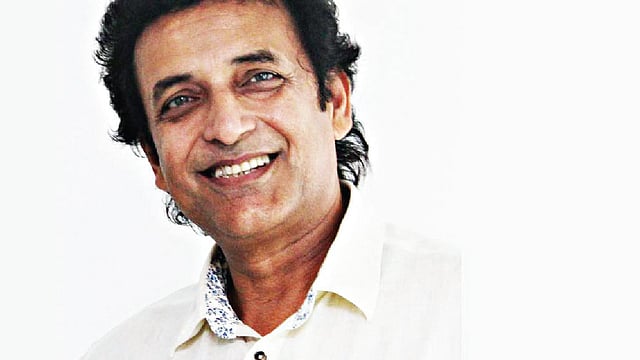 আতহার আলী খান