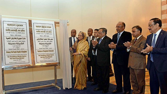 রিয়াদের রয়্যাল প্যালেসে বাংলাদেশ দূতাবাস ও বাংলাদেশ রাষ্ট্রদূতের বাসভবনের ভিত্তিপ্রস্তর স্থাপন করেন প্রধানমন্ত্রী শেখ হাসিনা। ছবি: ফোকাস বাংলা