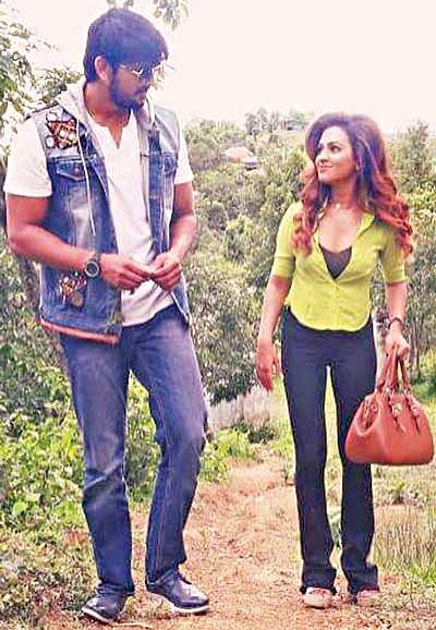 বান্দরবানে প্রেমি ও প্রেমি ছবির শুটিংয়ে আরিফিন শুভ ও নুসরাত ফারিয়া