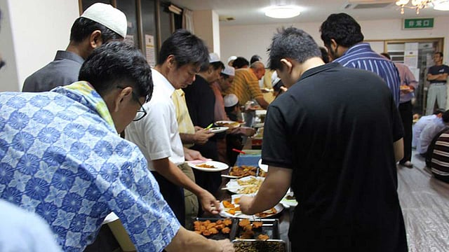 বাংলাদেশিদের আয়োজনে ইফতার পার্টি