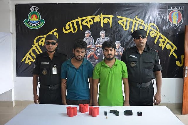 গ্রেপ্তার হওয়া দুই ব্যক্তি জেএমবির সদস্য বলে র্যাবের ভাষ্য। ছবি: সংগৃহীত