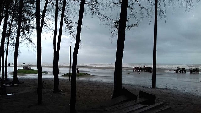 ঝাউবনের ফাঁক দিয়ে দেখা কক্সবাজারের কলাতলী সমুদ্রসৈকত।