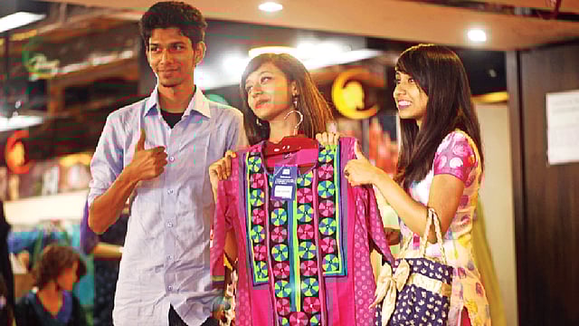 বন্ধু দিবস কাটান বন্ধুর সঙ্গে