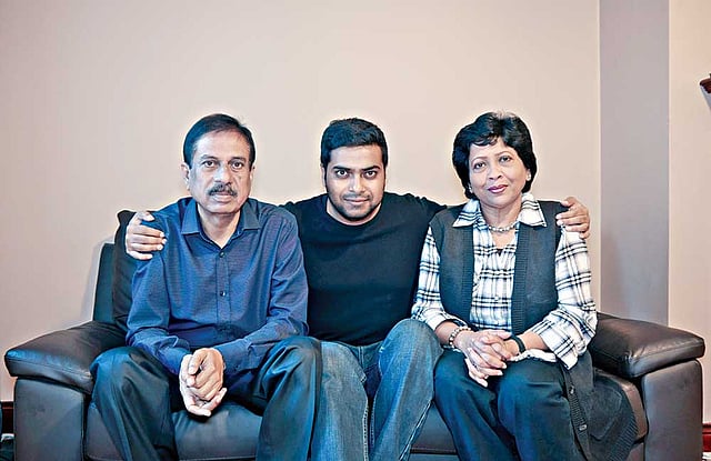 বাবা মতিউর রহমান চৌধুরী ও মা মাহবুবা চৌধুরীর সঙ্গে মেহযেব চৌধুরী