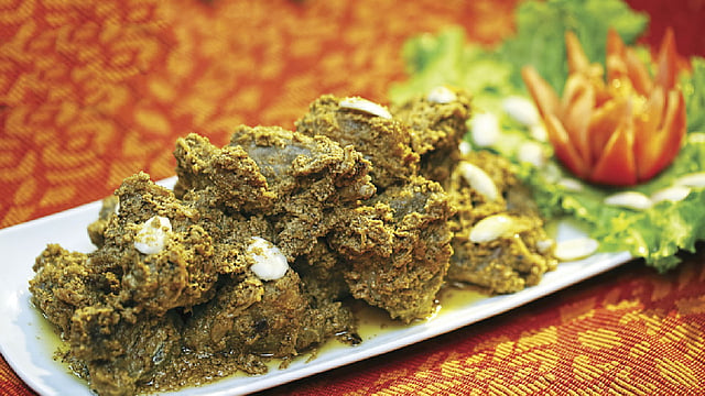 নারকেলি বাদামি খাসির কোরমা