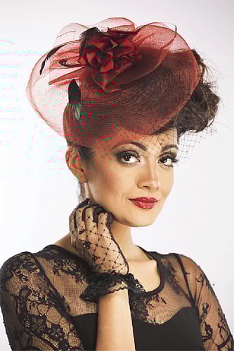 একই ব্যক্তির ব্যক্তিত্বে ভিন্নতা নিয়ে আসে পোশাক। পোশাক: একস্ট্যাসি