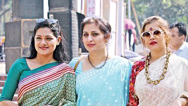 এক ফ্রেমে তিশা, বিপাশা হায়াত ও রোজী সিদ্দিকী l ছবিগুলো তুলেছেন সাবিনা ইয়াসমিন