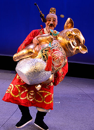 চীনের গুয়াংজো গাঁওজিয়া অপেরা ট্রুপ মঞ্চস্থ করবে ‘দ্য গভর্নমেন্ট ইন্সপেক্টর’