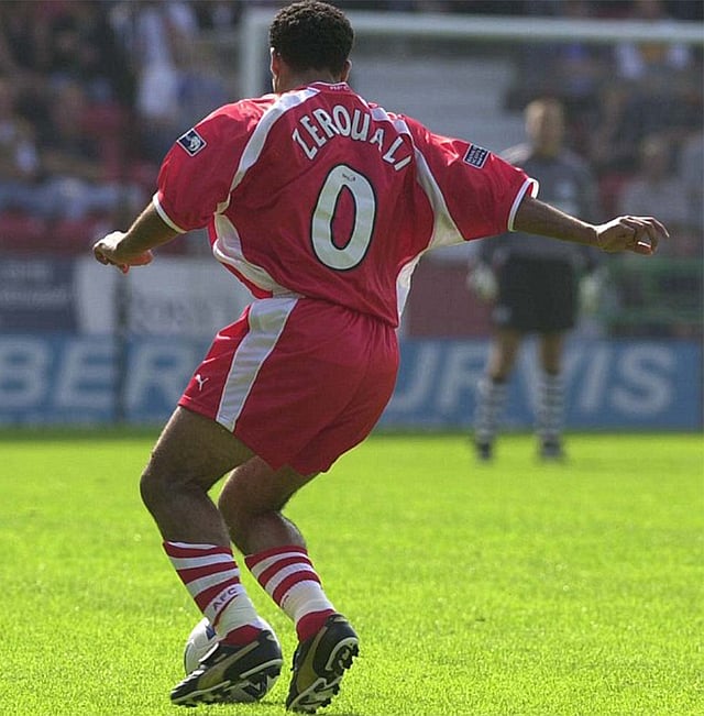 ডাকনাম ছিল ‘জিরো’। অ্যাবেরডিনে ‘০’ নম্বর জার্সি পরে খেলতেন মরক্কোর স্ট্রাইকার হিশাম।