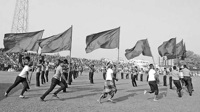 মহান বিজয় দিবস উদ্যাপন উপলক্ষে বগুড়ার শহীদ চান্দু স্টেডিয়ামে বিভিন্ন শিক্ষাপ্রতিষ্ঠানের শিক্ষার্থীরা ডিসপ্লে প্রদর্শন করে। ছবিটি গতকাল তোলা l প্রথম আলো