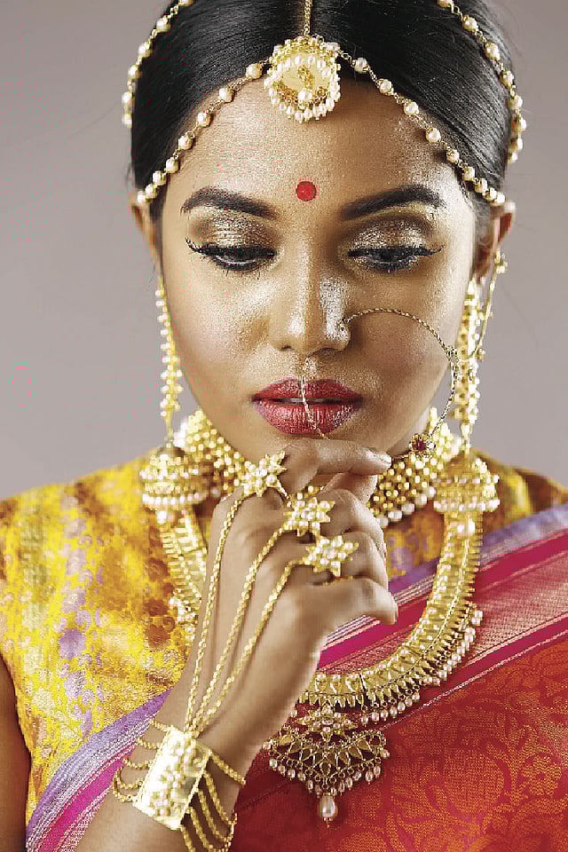 ছিমছাম এবং হালকা-পাতলা গয়নায় বউভাত অনুষ্ঠানের সাজ