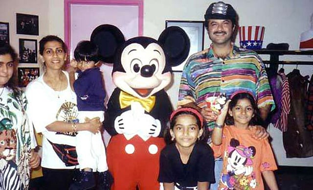 পরিবারের সদস্যদের সঙ্গে অনিল