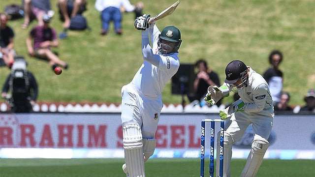 ওয়েলিংটনে টেস্টে প্রথম ডাবল সেঞ্চুরি করেছেন সাকিব আল হাসান। ছবি: এএফপি