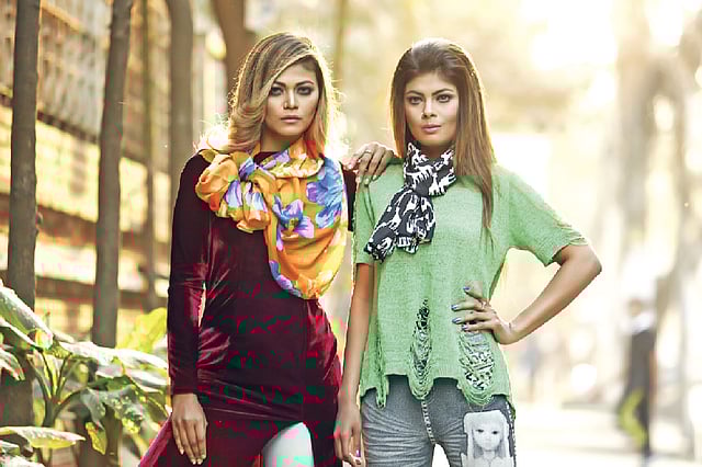 স্কার্ফ বাঁধার ধরনে একটু ভিন্নতাই নজর কাড়বে। মডেল: জলি ও লিন্ডা, স্কার্ফ: আইকনিক ফ্যাশন, সাজ: মিউনিস ব্রাইডাল। ছবি: সুমন ইউসুফ