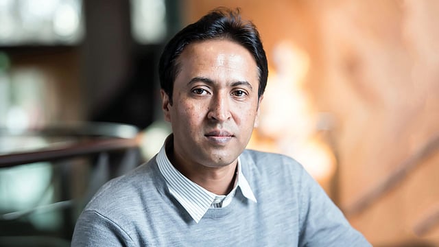 মোহাম্মদ আখতার হোছাইন, রোগ জয় করার উপায় নিয়ে নিরলস গবেষণা করে যাচ্ছেন। ছবি: সংগৃহীত