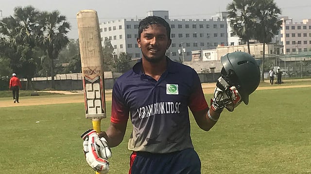 আজমিরের ব্যাটে ডাবল সেঞ্চুরি। ছবি: প্রথম আলো