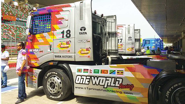 ‘ওয়ান ওয়ার্ল্ড রেসিং’ দলে প্রতিনিধিত্ব করেছে বাংলাদেশের নিটল-নিলয় গ্রুপ। ছবি: সংগৃহীত