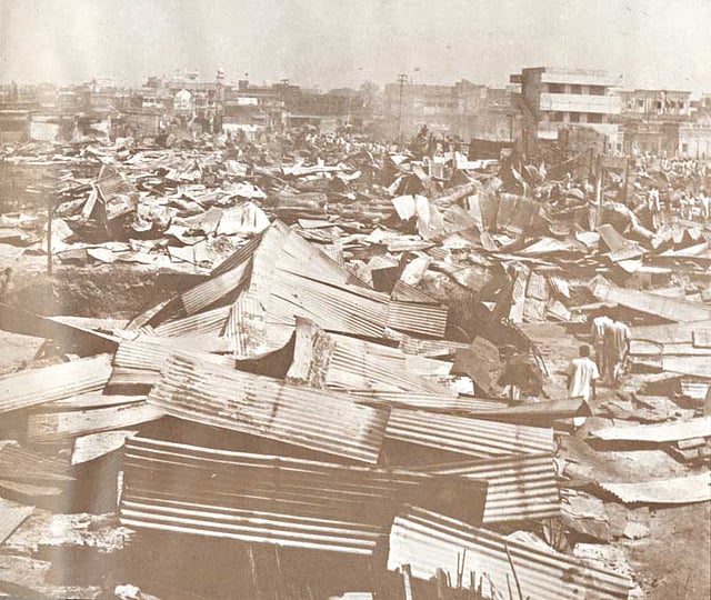 ২৫ মার্চ রাতে নিরীহ বাঙালির ওপর পাকিস্তানি হানাদার বাহিনীর আক্রমণে বিধ্বস্ত ঢাকা