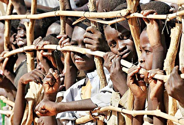 সংঘাত শুরু হলে বাস্তুহারা হয় অনেক মানুষ