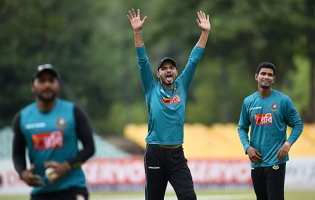 ধবলধোলাই নিয়ে ভাবছেনই না মাশরাফি। ছবি: এএফপি