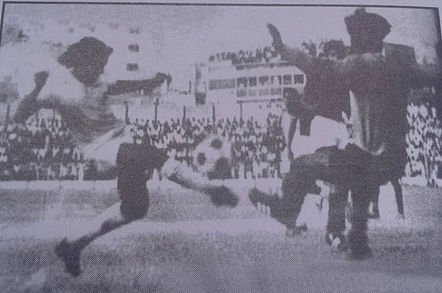 ১৯৭২ সালে ঢাকা একাদশ ও মোহনবাগানের সেই ম্যাচটি। ছবি: সংগৃহীত।