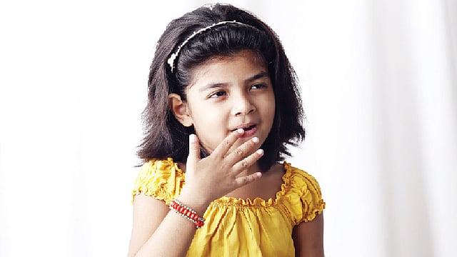 ছোটবড় যে কারোরই মুখে ঘা হলে দ্রুত ব্যবস্থা িনতে হবে। মডেল: রাবিতা, ছবি: অধুনা