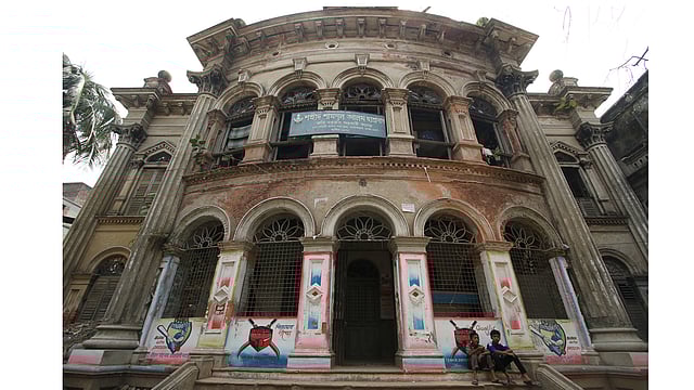 পুরান ঢাকার ফরাশগঞ্জের কারুকার্যখচিত প্রাসাদ ‘মঙ্গলাবাস’। সম্প্রতি ছবিটি তুলেছেন আবদুস সালাম