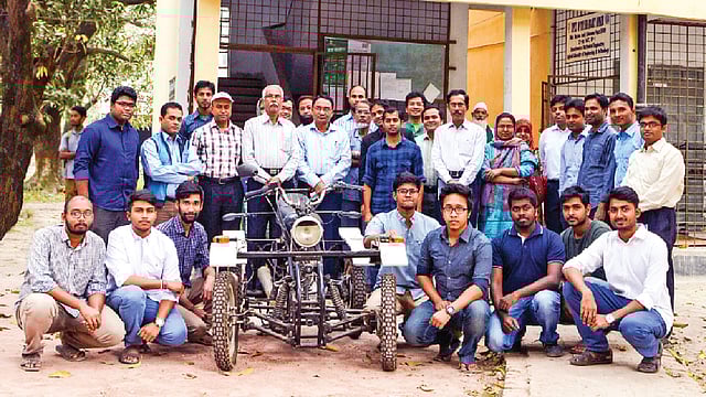 রুয়েটের শিক্ষক–শিক্ষার্থীদের সম্মিলিত প্রচেষ্টায় তৈরি হয়েছে কোয়াড বাইক। ছবি: সংগৃহীত