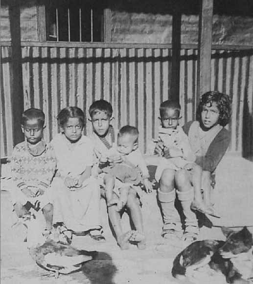 কুড়িগ্রামে জাহানারা ইমাম, ডানে