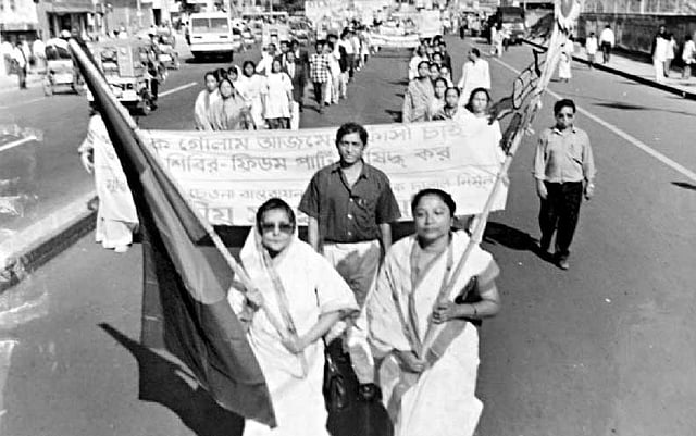 যুদ্ধাপরাধীদের বিচারের দাবিতে রাজপথে