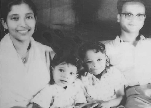 স্বামী ও দুই পুত্রসহ, ১৯৫৮