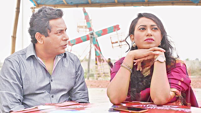 ‘বউ কথা কও’ নাটকের দৃশ্যে মোশাররফ ও জুঁই