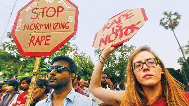 প্রতিবাদের গুঞ্জন-ফিসফাস চিৎকার হয়ে ফেটে পড়ছে না কেন গুলশান অ্যাভিনিউতে?