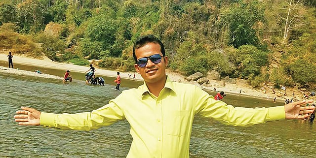 পরের জমিতে কাজ করেই পড়াশোনা চালিয়ে গেছেন নেত্রকোনার আলামিন খান