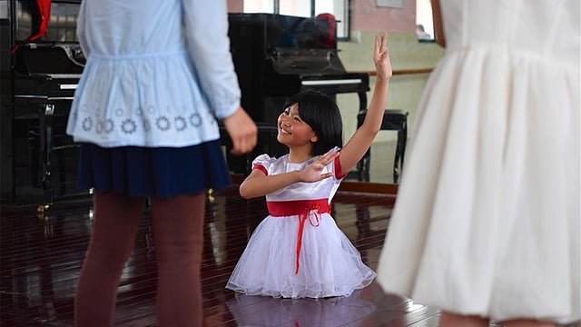 দুই পা নেই, অথচ নাচ দিয়ে সবাইকে মুগ্ধ করছে ১২ বছরের জিয়াং। ছবিটি সামাজিক যোগাযোগ মাধ্যম থেকে নেওয়া।