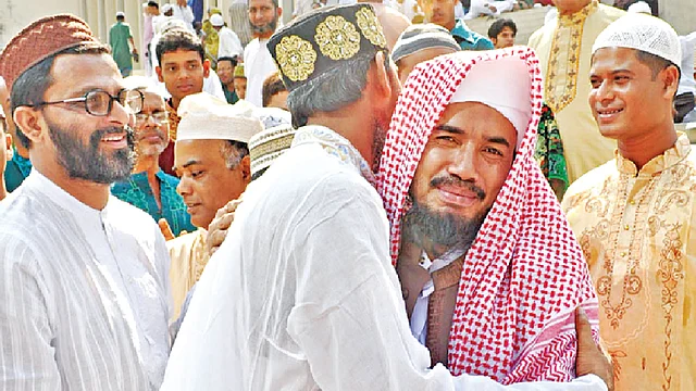 ঈদের কোলাকুলি