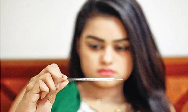 ঘরোয়া উপায়ে সারানো যায় জ্বর। ছবিটি প্রতীকী। ছবি: প্রথম আলো